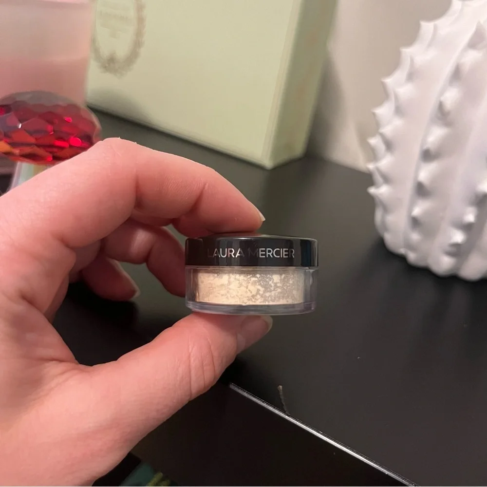 Laura Mercier Translucent Loose Setting Powder Mini Size 0.07 Oz NWT